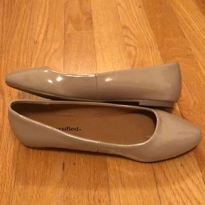 New Nude / Tan Flats